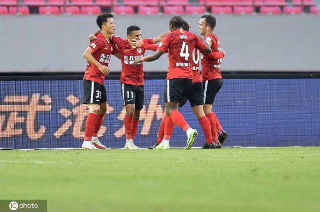 在电影院摸到她高潮